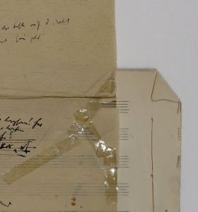 Brecht-Autograph vor und nach der Restaurierung Brecht-Autograph vor und nach der Restaurierung